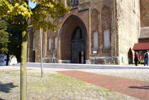 <p>Rostock Stadtmauer Pertikirche</p>